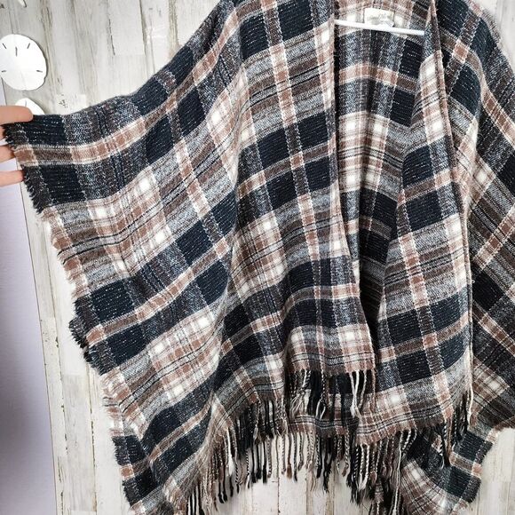 Universal Thread Plaid Fringe Shawl Black Brown OSFM - Picture 7 of 11
